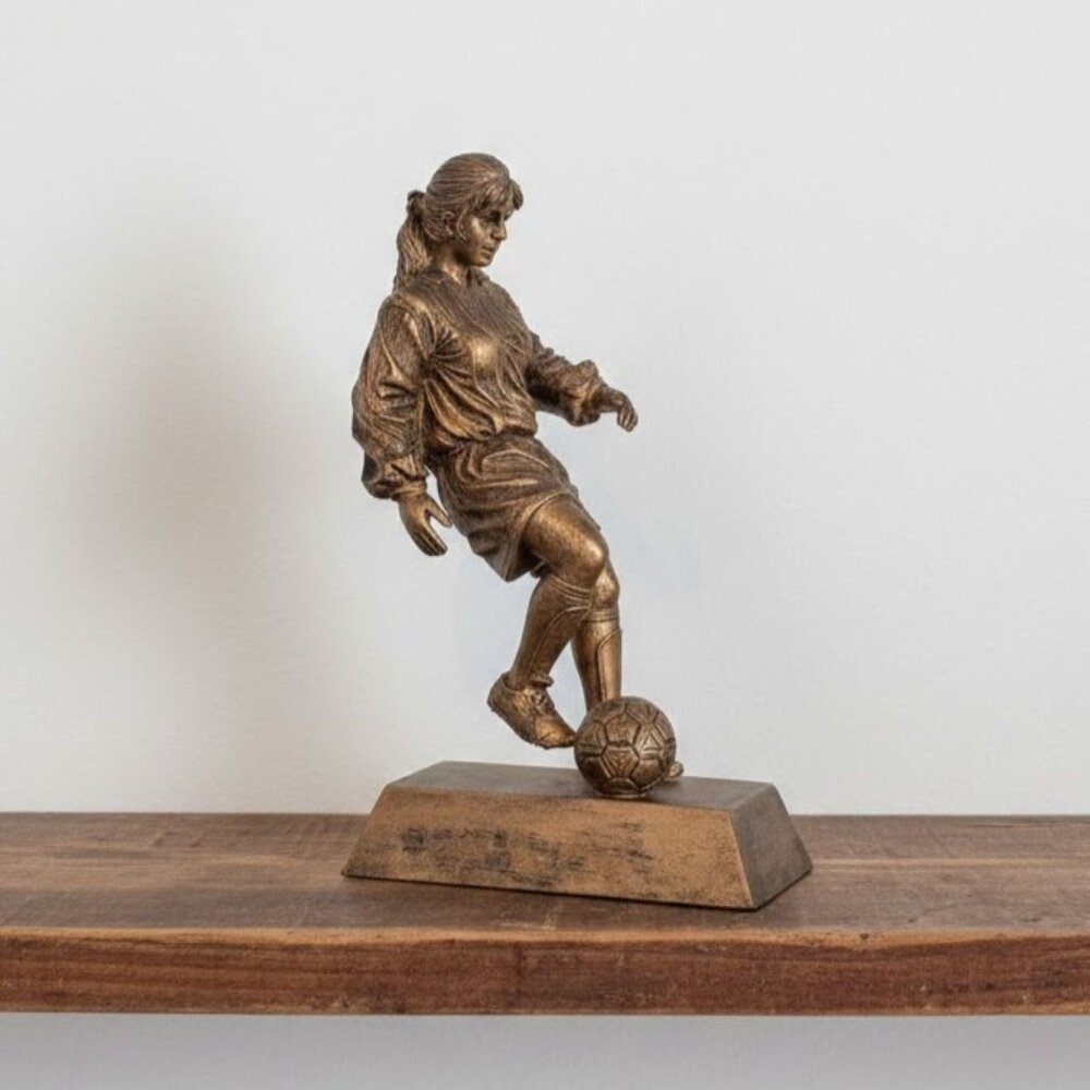Vintage Bronze Tone Female Soccer Girl Player Statue Trophy Figurine Statue PDU